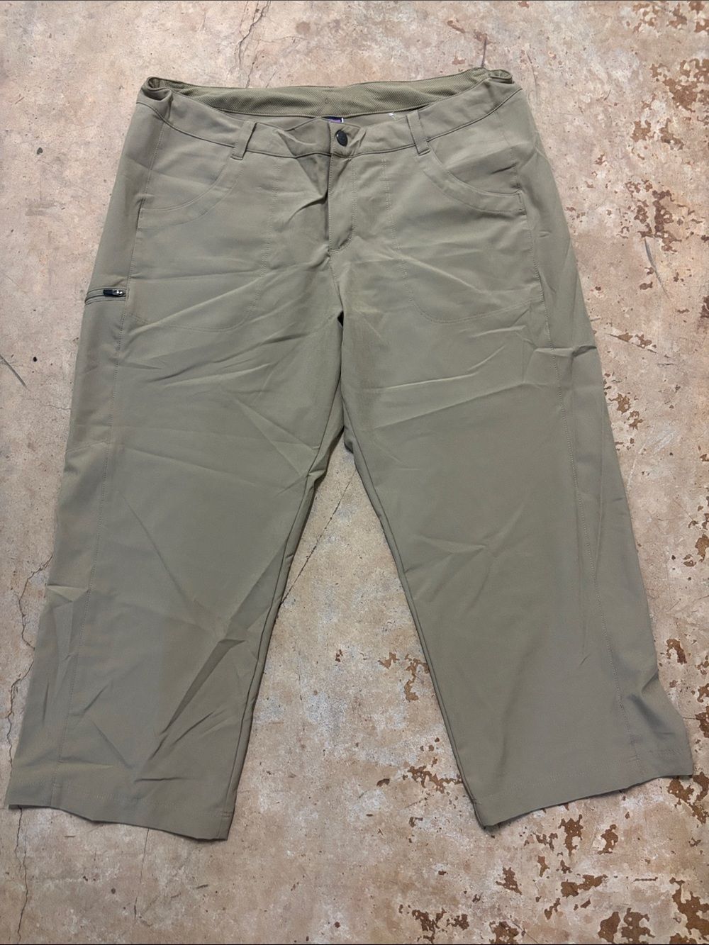 Patagonia Lightweight Cropped Hiking Pants…